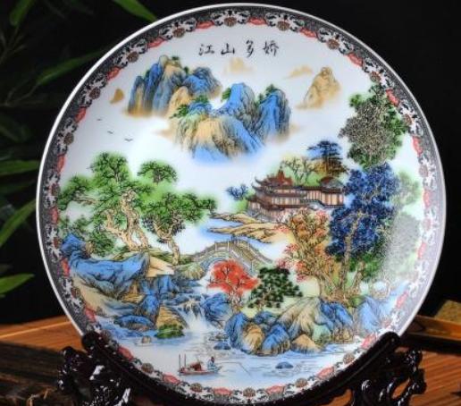 客廳擺件中,為什么景德鎮瓷器深得人心 其中講究,不妨來看看